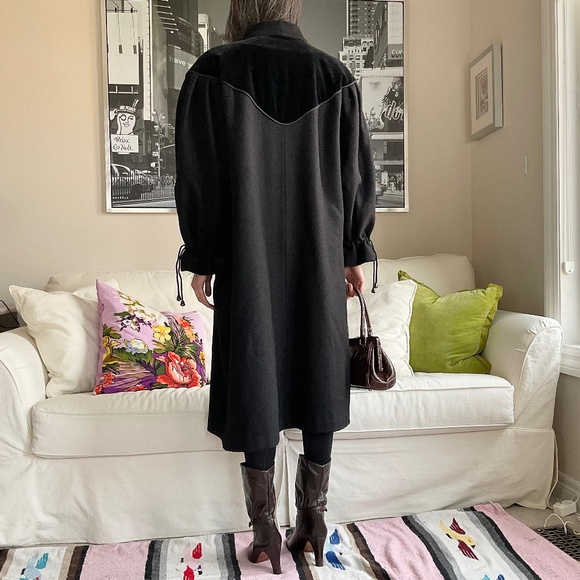 Vintage black wool blend coat with velvet panels - Picture 5 of 15